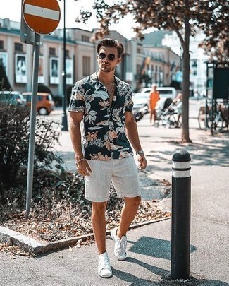 Navy Short Sleeve Shirt Outfits For Men: 
