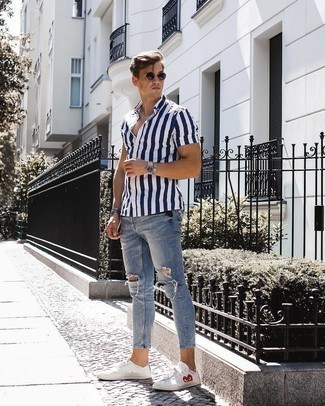 Navy and White Vertical Striped Short Sleeve Shirt with Skinny Jeans Outfits For Men In Their 20s: 