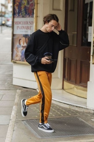 Brown Sweatpants Outfits For Men: 
