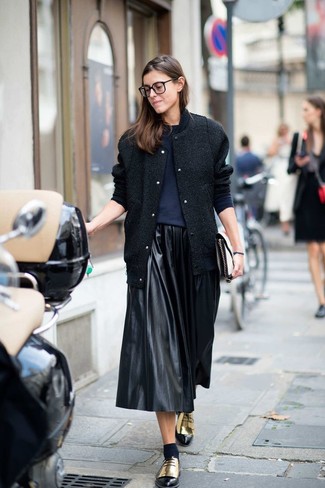 Black Oxford Shoes with Black Midi Skirt Outfits: 