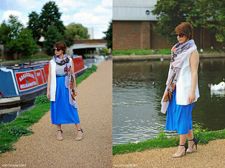 Blue Midi Skirt with Heeled Sandals Outfits: 