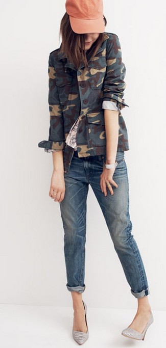 Olive Camouflage Military Jacket Outfits: If you love stay-in clothing that's stylish enough to wear out, you should try this combination of an olive camouflage military jacket and blue boyfriend jeans. Bring a sultry vibe to your outfit by wearing grey leather pumps.