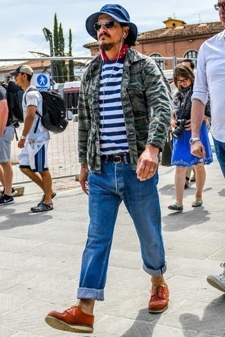 Navy Bucket Hat Outfits For Men: Consider wearing an olive camouflage military jacket and a navy bucket hat for a casual street style getup that's easy to wear. If you feel like stepping it up, complement your getup with tobacco leather derby shoes.