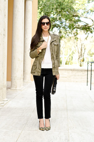 Black Skinny Jeans Outfits: Make an olive military jacket and black skinny jeans your outfit choice to exhibit your styling smarts. And if you need to instantly class up this ensemble with a pair of shoes, why not round off with tan leopard suede pumps?