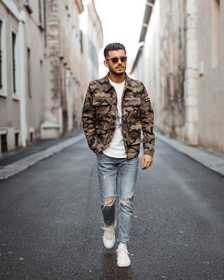 Brown Camouflage Military Jacket Outfits For Men: For an off-duty ensemble with an urban finish, reach for a brown camouflage military jacket and light blue ripped skinny jeans. Complement your ensemble with white canvas low top sneakers for an element of sophistication.