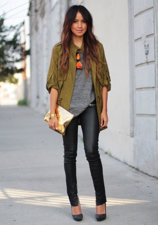 Black Skinny Pants Warm Weather Outfits: An olive military jacket and black skinny pants? It's easily a wearable outfit that you can sport on a day-to-day basis. Add black suede pumps to this look for an instant style boost.