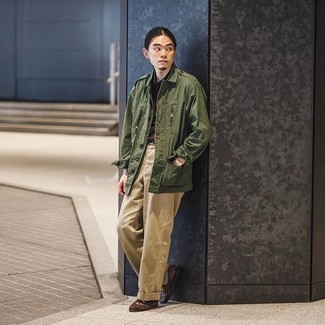 Dark Green Military Jacket Outfits For Men: A dark green military jacket and khaki chinos paired together are a match made in heaven for those who love off-duty styles. Serve a little mix-and-match magic by finishing with dark brown leather loafers.