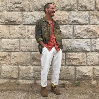 Olive Camouflage Military Jacket Outfits For Men: Pair an olive camouflage military jacket with white jeans for comfort dressing with a fashionable spin. You can get a bit experimental with footwear and elevate this ensemble by wearing dark brown suede desert boots.