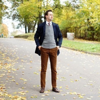 Grey Sweater Vest Outfits For Men: A grey sweater vest and brown chinos are the kind of casually sleek pieces that you can wear a multitude of ways. When it comes to footwear, go for something on the dressier end of the spectrum by finishing off with brown leather derby shoes.