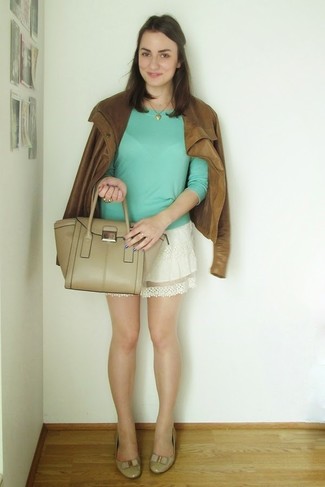 Tan Leather Satchel Bag Outfits: 