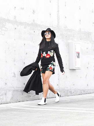 Black Floral Mini Skirt Outfits: 