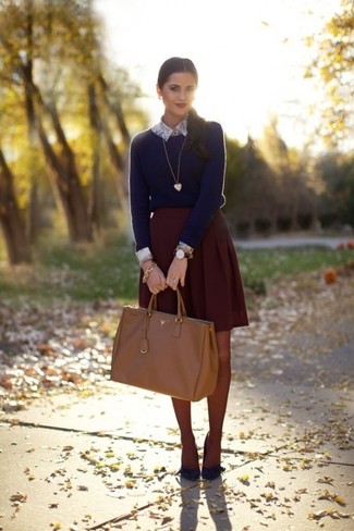 Burgundy Pleated Mini Skirt Outfits: 