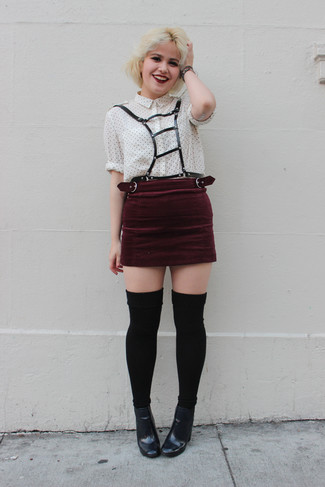 Burgundy Velvet Mini Skirt Outfits: 