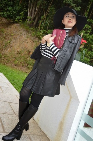 Black Pleated Leather Mini Skirt Outfits: 