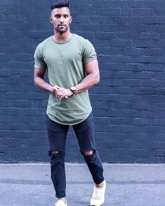 Brown Watch Outfits For Men: This edgy combination of a mint crew-neck t-shirt and a brown watch is capable of taking on different moods according to how you style it out. For a more polished finish, throw white athletic shoes into the mix.