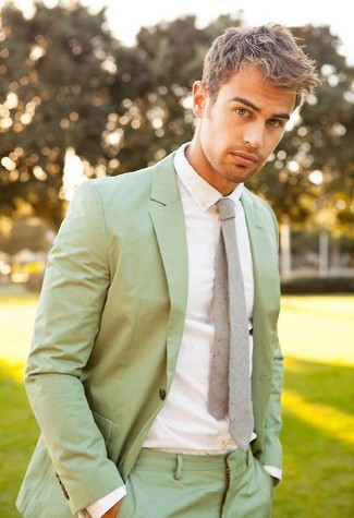Green Suit Outfits: This polished combo of a green suit and a white dress shirt is a must-try look for any man.