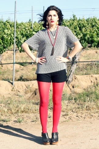 Red Tights Outfits: 