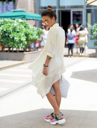 White Shorts Warm Weather Outfits For Women: 
