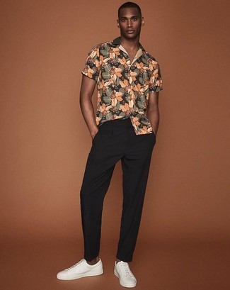 Floral Short Sleeve Shirt Outfits For Men: This combo of a floral short sleeve shirt and black chinos looks awesome and instantly makes you look stylish. The whole look comes together quite nicely if you complete this ensemble with white leather low top sneakers.