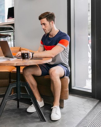 Multi colored Horizontal Striped Crew-neck T-shirt Outfits For Men: A multi colored horizontal striped crew-neck t-shirt and navy shorts are a savvy outfit formula to have in your wardrobe. On the shoe front, this outfit pairs well with white low top sneakers.