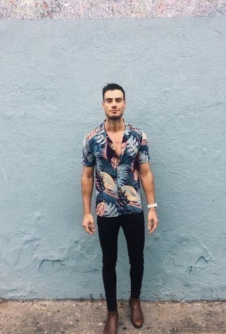 Men's Multi colored Print Short Sleeve Shirt, Black Skinny Jeans, Brown Leather Chelsea Boots, White Watch