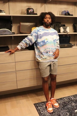 Multi colored Print Sweatshirt Outfits For Men: The best foundation for a kick-ass relaxed casual getup? A multi colored print sweatshirt with tan sports shorts. For something more on the classy end to finish off your look, finish with orange leather low top sneakers.