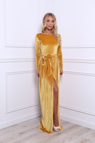 Mustard Velvet Evening Dress Outfits: Dress in a mustard velvet evening dress for utterly stunning attire. Want to go easy when it comes to shoes? Add beige leather pumps to the mix for the day.