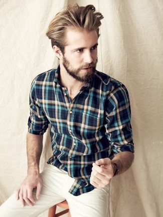 Navy Plaid Long Sleeve Shirt Outfits For Men: Marry a navy plaid long sleeve shirt with beige chinos to achieve an extra sharp and modern-looking laid-back ensemble.