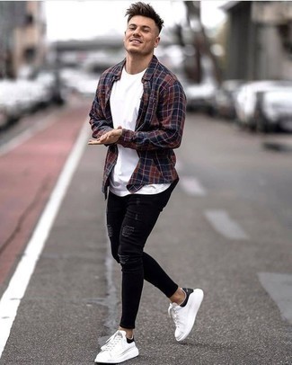White and Black Leather Low Top Sneakers Outfits For Men: A navy and red plaid long sleeve shirt and black ripped skinny jeans are a cool combo to add to your day-to-day casual fashion mix. Give a bit of polish to this outfit by slipping into white and black leather low top sneakers.