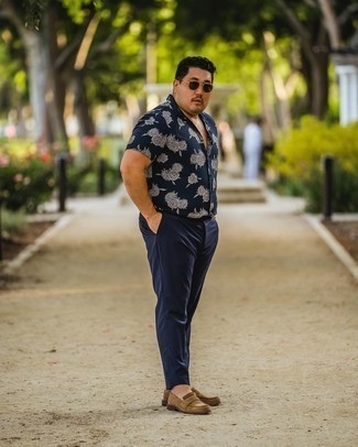 Men's Navy and White Floral Short Sleeve Shirt, Navy Chinos, Brown Suede Loafers, Dark Brown Sunglasses