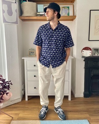 Navy Bucket Hat Outfits For Men: You'll be surprised at how super easy it is for any man to get dressed like this. Just a navy and white print short sleeve shirt and a navy bucket hat. You can take a more refined approach with shoes and complement this outfit with navy and white athletic shoes.