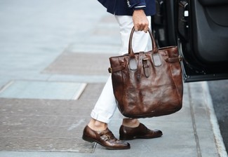 Tobacco Leather Tote Bag Outfits For Men: For a never-failing casual option, you can rely on this pairing of a navy blazer and a tobacco leather tote bag. Dark brown leather double monks are an effortless way to breathe a dash of refinement into your outfit.