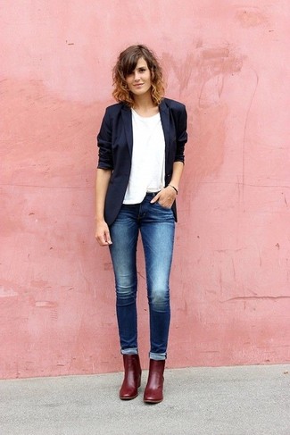 For comfort dressing with a twist, make a navy blazer and blue skinny jeans your outfit choice. As for the shoes, you can follow a classier route with a pair of burgundy leather ankle boots.