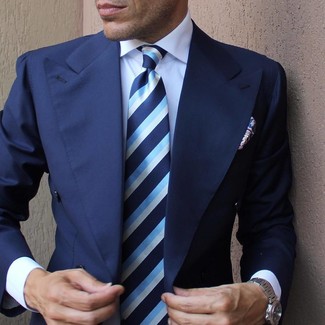 Navy Paisley Pocket Square Outfits: The go-to for a killer casual outfit? A navy blazer with a navy paisley pocket square.