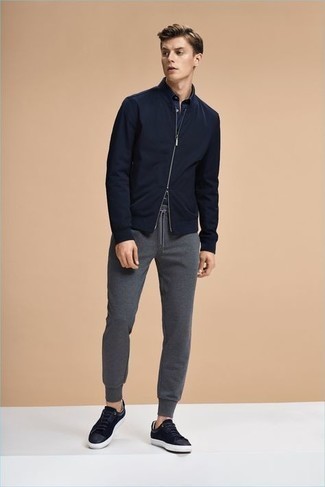 Navy Short Sleeve Shirt Outfits For Men: Marry a navy short sleeve shirt with charcoal sweatpants for a modern take on casual street combinations. A pair of navy suede low top sneakers can integrate well within a myriad of getups.