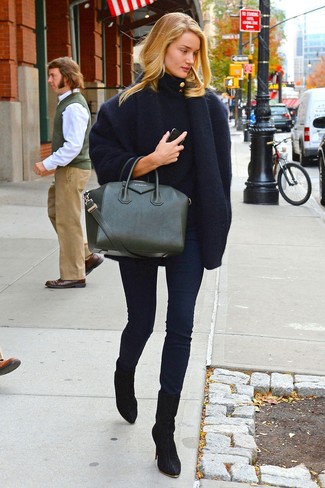 A navy coat and navy skinny jeans are the kind of a winning off-duty combination that you so awfully need when you have no extra time. A nice pair of black suede ankle boots will never go out of style.