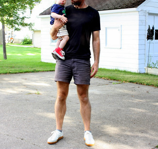Navy Crew-neck T-shirt Outfits For Men: You'll be surprised at how easy it is for any man to throw together this off-duty ensemble. Just a navy crew-neck t-shirt combined with charcoal shorts. White leather low top sneakers are the ideal accompaniment for this outfit.