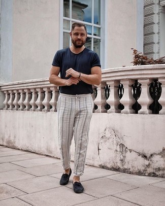 Grey Vertical Striped Linen Chinos Outfits: Consider wearing a navy crew-neck t-shirt and grey vertical striped linen chinos to pull together an interesting and modern-looking laid-back outfit. A great pair of navy suede driving shoes is an effective way to punch up this look.