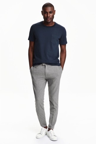 Charcoal Wool Dress Pants Hot Weather Outfits For Men: For a goofproof smart casual option, you can never go wrong with this combination of a navy crew-neck t-shirt and charcoal wool dress pants. Let your styling skills truly shine by complementing your getup with a pair of white leather low top sneakers.