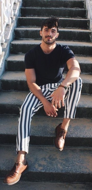 Brown Leather Derby Shoes Hot Weather Outfits: Pair a navy crew-neck t-shirt with white and navy vertical striped chinos for a simple getup that's also pulled together nicely. Clueless about how to complement this getup? Wear brown leather derby shoes to turn up the wow factor.
