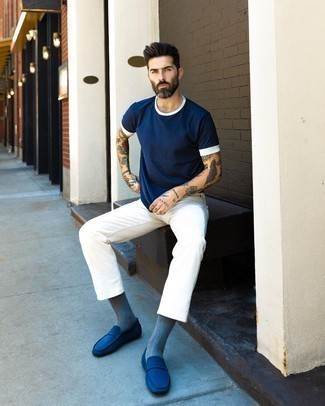 Blue Crew-neck T-shirt Outfits For Men: A blue crew-neck t-shirt and white jeans combined together are a match made in heaven for guys who appreciate casual styles. Complete your getup with navy canvas loafers to completely spice up the look.