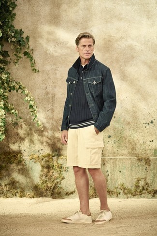 Beige Shorts Outfits For Men: Consider teaming a navy denim jacket with beige shorts for a casual menswear style with a twist. We're totally digging how complete this outfit looks when rounded off with beige leather low top sneakers.