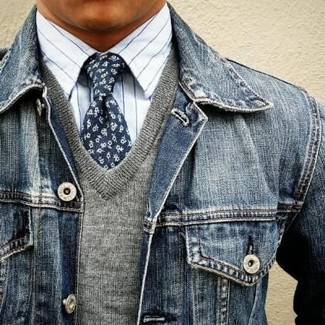 Navy Floral Tie Outfits For Men: A navy denim jacket and a navy floral tie are among the foundations of any sophisticated wardrobe.
