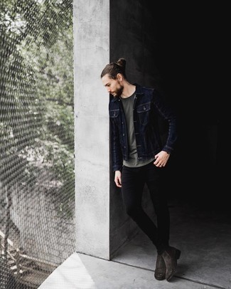 Black Skinny Jeans Outfits For Men: Why not try teaming a navy denim jacket with black skinny jeans? These two pieces are totally functional and will look awesome when paired together. Turn up the classiness of your ensemble a bit by finishing off with a pair of dark brown suede chelsea boots.