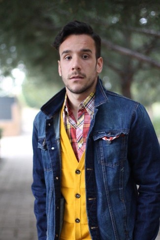 Red and Navy Plaid Long Sleeve Shirt Outfits For Men: To achieve a relaxed menswear style with a modern take, you can go for a red and navy plaid long sleeve shirt and a navy denim jacket.