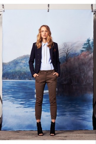 Navy Double Breasted Blazer Outfits For Women: If the setting allows a relaxed look, you can easily wear a navy double breasted blazer and brown skinny pants. Black cutout suede lace-up ankle boots will tie the whole thing together.