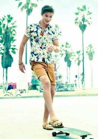 Blue Floral Short Sleeve Shirt Outfits For Men: Marrying a blue floral short sleeve shirt with tan shorts is a nice idea for a laid-back and cool look. To give your outfit a more laid-back twist, why not introduce tan leather sandals to the equation?
