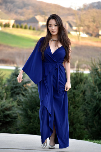 Navy Geometric Maxi Dress Outfits: When the situation allows a relaxed casual look, opt for a navy geometric maxi dress. A pair of silver leather pumps easily revs up the glamour factor of any look.