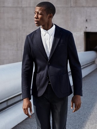 Navy Knit Blazer Outfits For Men: Pairing a navy knit blazer with black dress pants is an on-point option for a dapper and refined getup.
