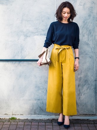 Navy Suede Pumps Outfits: For an outfit that's absolutely gasp-worthy, wear a navy long sleeve blouse and mustard wide leg pants. Navy suede pumps integrate seamlessly within a myriad of outfits.